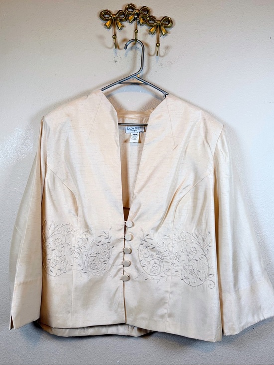 Lady Dorby Jackets & Blazers - Lady Derby Cream Monochromatic Embroidered Button-Front Blazer V-neck. Size 18W